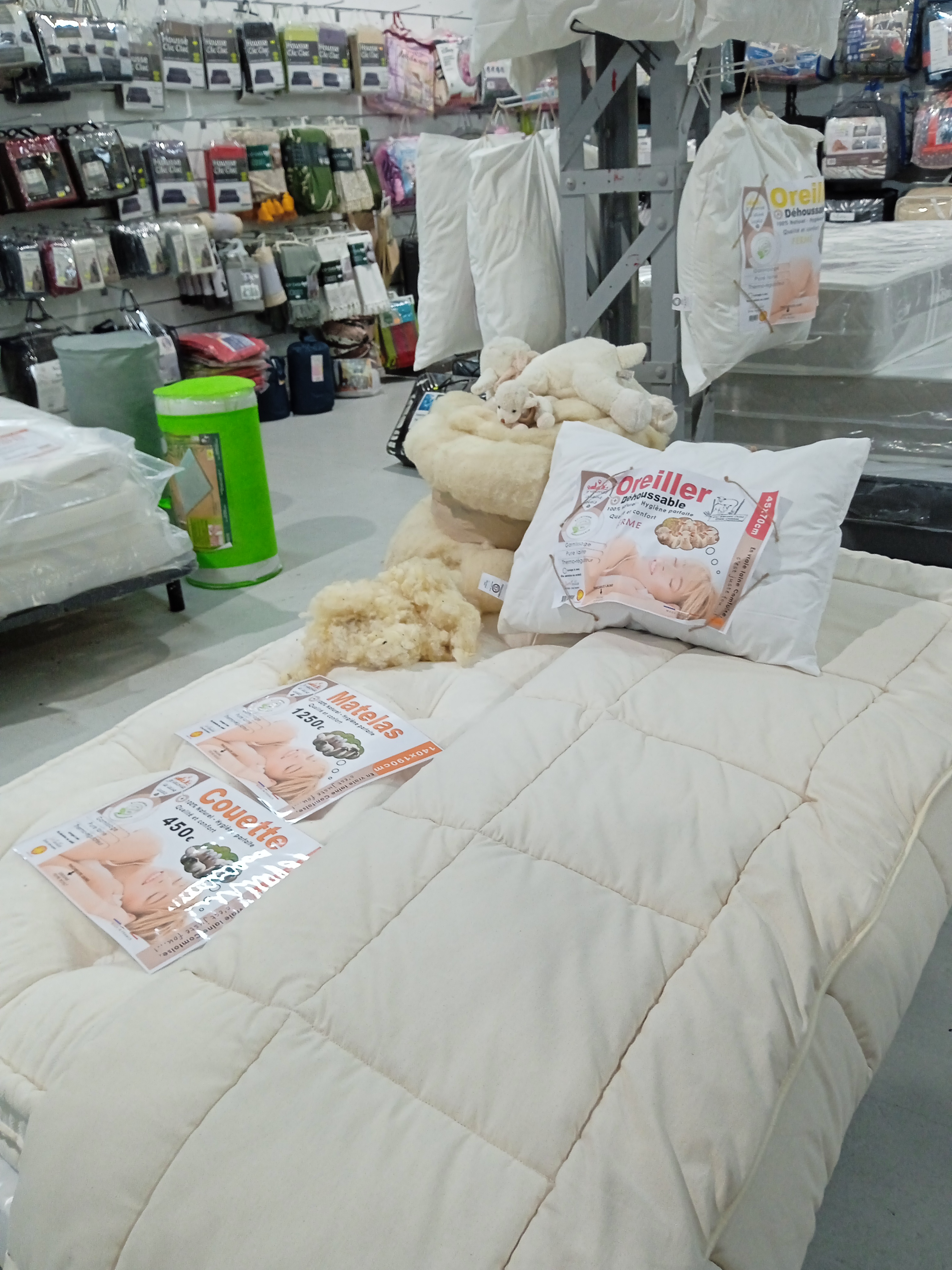 La laine franc-comtoise, transformée en couettes et oreillers. Crédit photo : Isabelle Renaud (JAR)