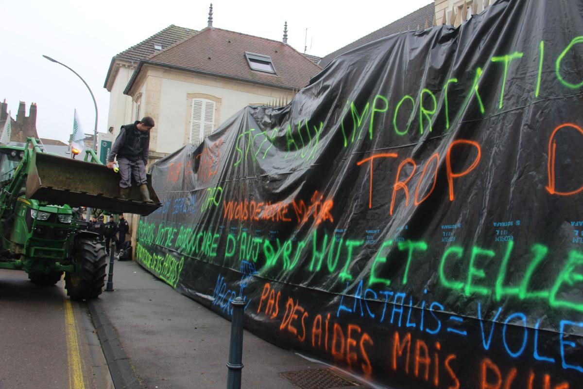 Les doléances des agriculteurs ont été bombées pendant la rencontre de leurs représentants avec le préfet. Crédit photo : AC