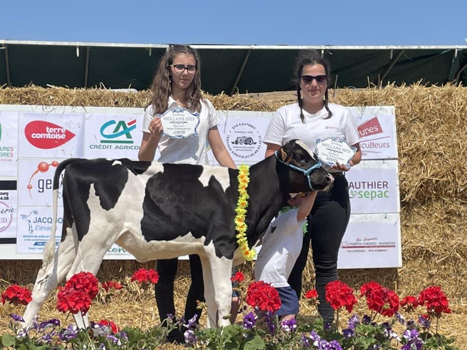 Remise des prix du concours Jeunes meneurs. Catégorie Junior : Alicia Buhler - Catégorie Senior : Floriane Wira