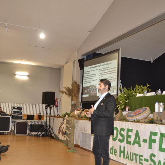 Olivier Mevel, spécialiste des relations commerciales dans le domaine de l'alimentation était l'invité de l'AG de le FDSEA-FDPL. Crédit Photo : A.Coronel