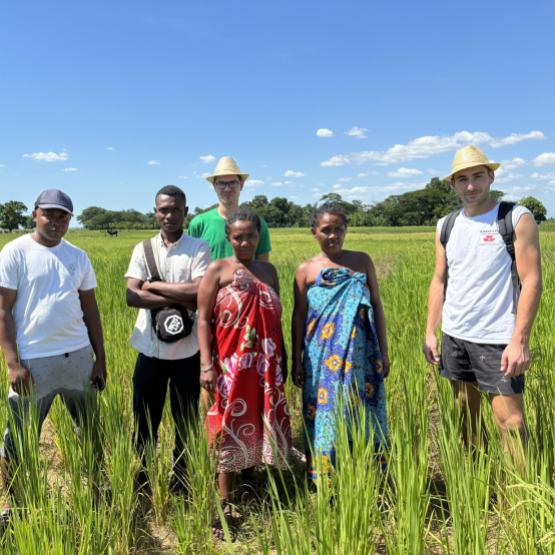 Deux jeunes agriculteurs jurassiens en mission Afdi à Madagascar. Crédit photo : AFDI39