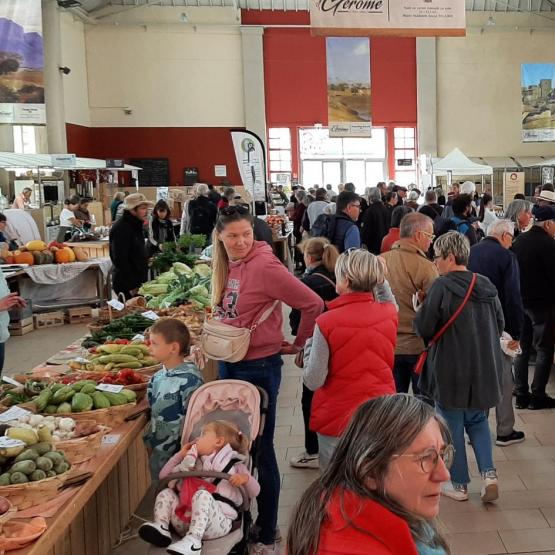 Un marché de producteurs biologiques de Haute-Saône, avec des animations et des ateliers pédagogiques pour un public familial, était organisé par le GAB70. Crédit photo : Louise Dalmasso/CA70