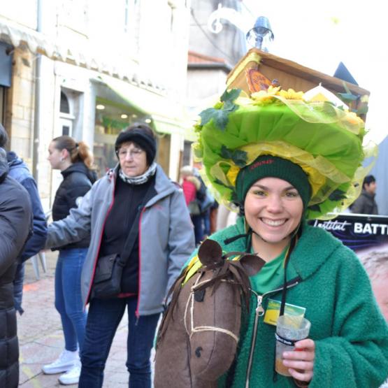 La tradition des catherinettes perdure et jette une touche de gaîté dans les rues.