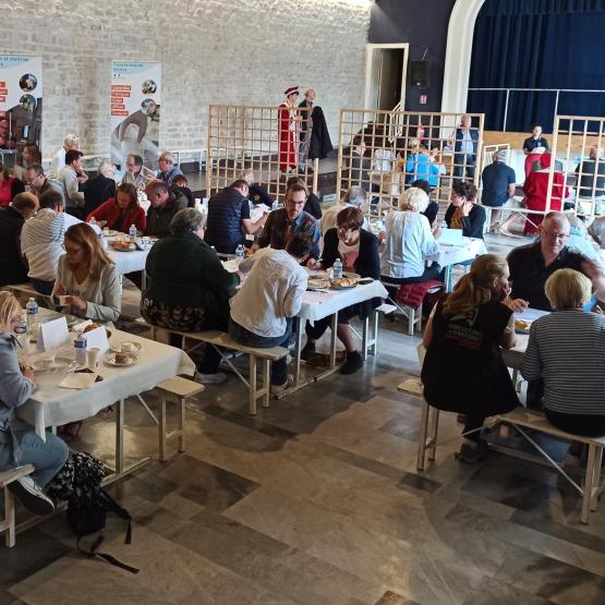 Cinq producteurs de fromages fermiers haut-saônois participaient cette année au concours des fromages de Bletterans. Crédit photo : Enil