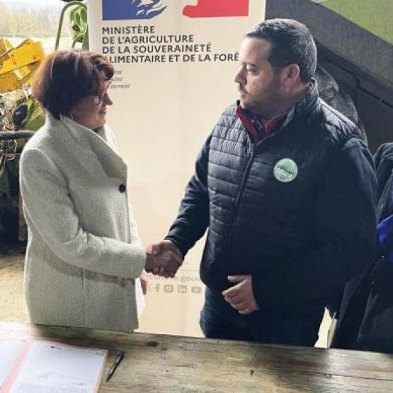 Annie Genevard, en déplacement en Picardie, a aussi annoncé des aides plus structurelles dans les semaines qui viennent. Crédit photo : Gouvernement.