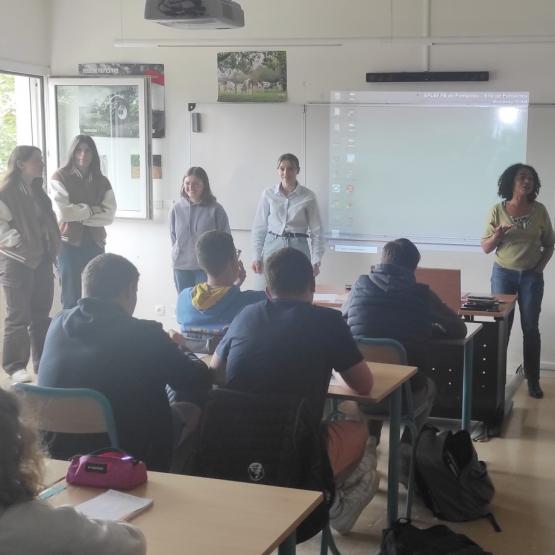 « Agricultrices d’Ici et d’Ailleurs », c'est le nom du club refondé par un groupe d’élèves de Terminale STAV du lycée Fontaines. Crédit photo : Clara Desmottes
