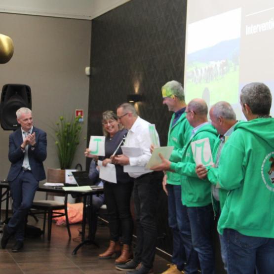 A l'issue de l'assemblée générale de Montbéliarde Association, les amis de Jean-Baptiste Monnet ont rendu hommage à ses années d'engagement. Crédit photo : AC