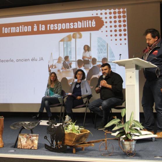 Riches échanges sur les ingrédients indispensables de la formation agricole : l’adéquation aux réalités du terrain, le sens de la gestion et des ordres de grandeur, la capacité à s’interroger et à conduire un projet, la notion du collectif… Photo : AC