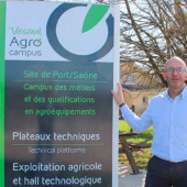 « Nous nous orientons vers l’option d’une production sur le site de l’exploitation, par électrolyse de l’eau, en utilisant de l’électricité obtenue par des panneaux solaires », explique Didier Carmien, directeur opérationnel du campus. © Alexandre Coronel