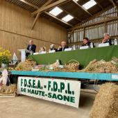 L'assemblée générale s'est tenue dans un hangar agricole du Gaec des Naux, à Mailley, le 16 septembre. Photo : A.Coronel