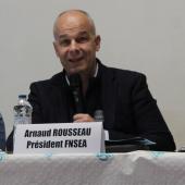 Face aux exploitants jurassiens, Arnaud Rousseau a défendu une agriculture « de bon sens » et tournée vers la production. Crédit photo : Sébastien Closa/JAR