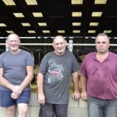 De gauche à droite : Fabrice et Eric Javelet, Thierry Valot, les trois associés du Gaec de la Corvée qui accueillent le Festival départemental de l’agriculture ce week-end.