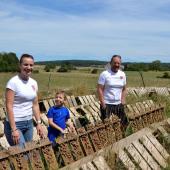 La famille Loigerot dans le parc à escargots. Crédit photo : A.Coronel