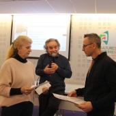 Remise du prix des pratiques agroécologique dans la catégorie "gestion" à la SCEA Chèvrerie des bois pâturés. Crédit photo AC