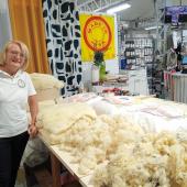 L’entreprise Jura Textiles, labellisée Made in Jura depuis 2014, a mis son savoir-faire au service de la laine comtoise pour fabriquer des oreillers. Crédit photo : Isabelle Renaud/JAR
