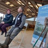 Déborah et Josselin Laligant se sont livrés à l'exercice de présentation de leur exploitation et d'explication de leur problématiques. Crédit photo : Berty Robert