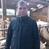Romaric Gobillot est éleveur à Asnois, dans le nord-est de la Nièvre. Crédit photo : Berty Robert