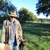 Claude Chapuis, ancien agriculteur, piège infatigablement les ragondins depuis neuf ans. Crédit photo : A.Coronel