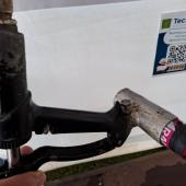 Eloi Mony remporte le premier prix avec une patte métallique fixée sur le pistolet drogueur. Crédit photo : CIIRPO