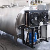 Le nettoyage régulier du condenseur (radiateur) améliore l'efficacité du système de réfrigération. C'est aussi une source d'économies d'énergie.