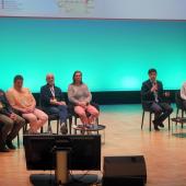 De g ; à d. : Gwenaël Delamarche (apiculteur), Florence Sezeur (présidente GDS Grand Est), Jean Demartini (SINACT), Sandrine Weber (éleveuse de porcs), Fransesco Valentini (OMSA) et Marjorie Capgras (communicante GDS France).