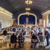 les 19 producteurs fermiers participants ont présenté des fromages au lait de chèvre, brebis et vache mais aussi des yaourts, faisselles, etc. Crédit photo : Charlotte Huot-Marchand/CA70