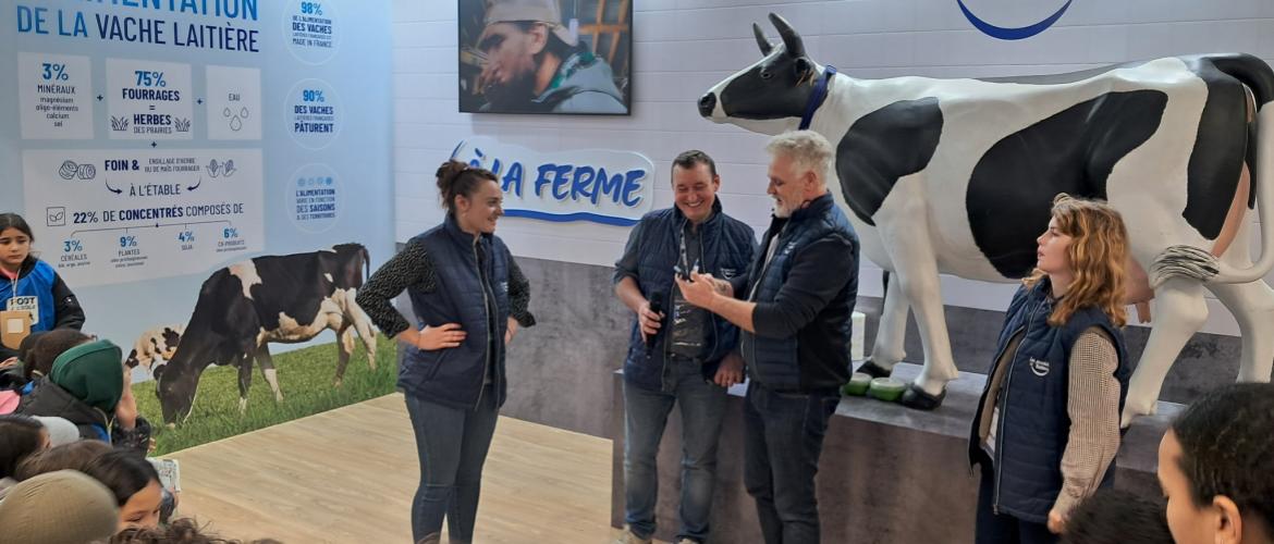 Lola, qui prépare actuellement un BTS ACSE au CFA de Vesoul en alternance, a accompagné Sébastien Figard, son maître d’apprentissage, pour témoigner de son cursus scolaire et de son goût pour l’élevage.
