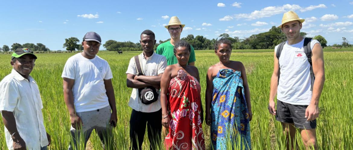 Deux jeunes agriculteurs jurassiens en mission Afdi à Madagascar. Crédit photo : AFDI39