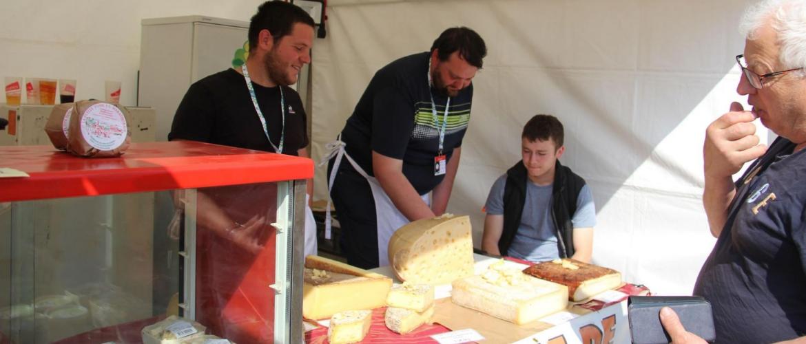 Comme lors de l’édition 2022, les producteurs fermiers viendront à la rencontre des consommateurs lors de cette grande fête populaire. Crédit photo : A.Coronel Comme lors de l’édition 2022, les producteurs fermiers viendront à la rencontre des consommateurs lors de cette grande fête populaire. Crédit photo : A.Coronel