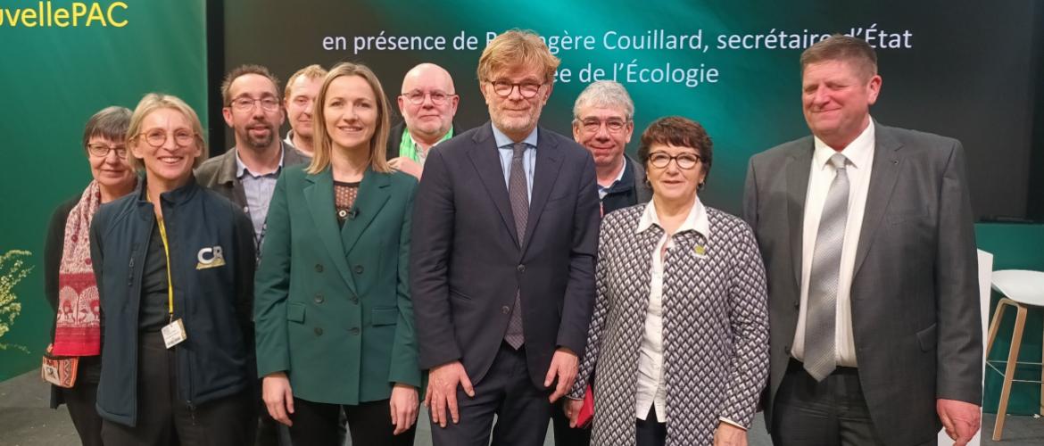 En présence du ministre de l’Agriculture, Marc Fesneau et de la secrétaire d’État chargée de l’Écologie, Bérengère Couillard, deux accords ont été signés. Crédit photo : FNSEA