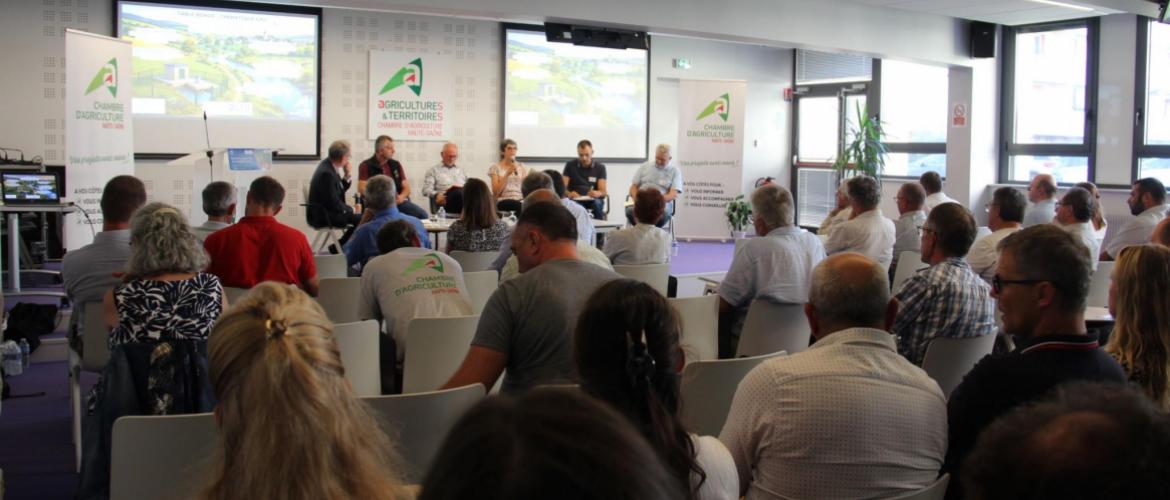 Christophe Ruffoni, ​Richard Alexandre, Claudie Gauthier, Pierre-Etienne Finot et Alain Schelle, réunis pour une table-ronde sur le thème des enjeux liés à l'eau. Crédit Photo : A.Coronel