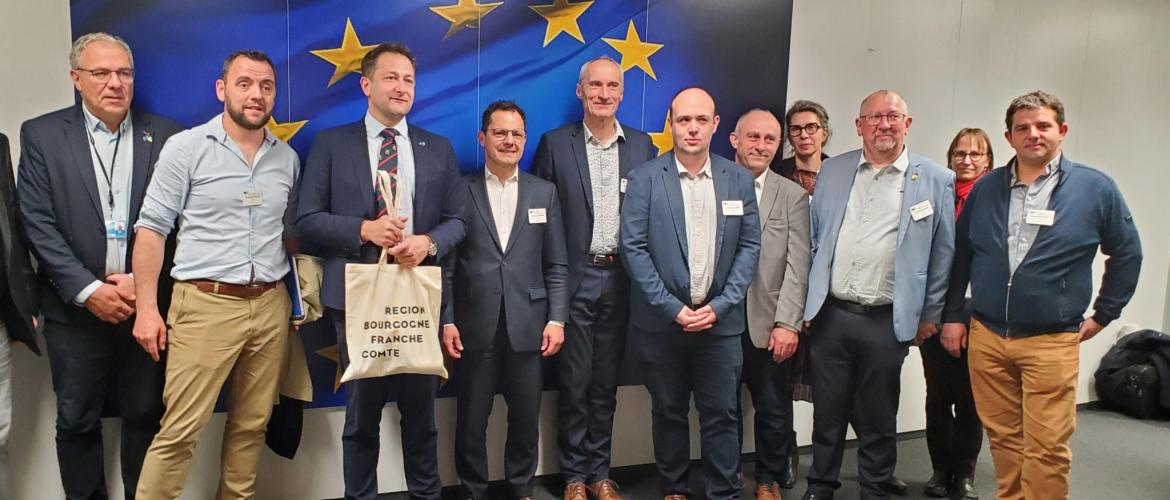 Grâce à l'entremise du député européen Jérémy Decerle, la délégation régionale a pu rencontrer Christophe Hansen. Crédit photo : Alex Sontag/FRSEA