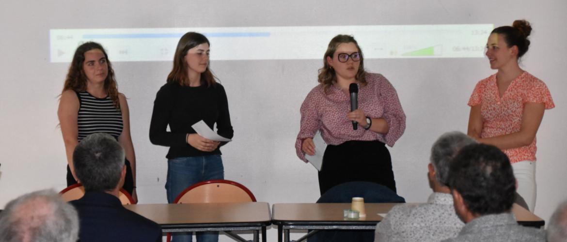 Les quatre étudiantes de Fontaines ont mené l'enquête sur les formations agricoles en BFC et les facilités d'installation ensuite. Crédit photo : Cédric Michelin (EASL)