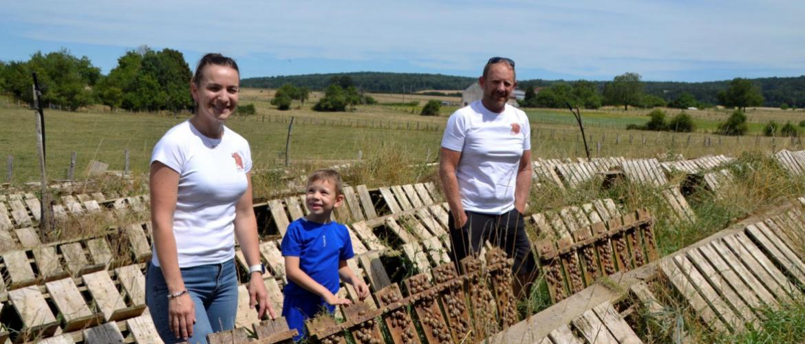 La famille Loigerot dans le parc à escargots. Crédit photo : A.Coronel