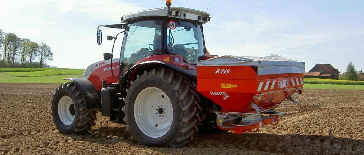 Le nouveau dispositif de taxation des engrais azotés importés selon leur bilan carbone estimé va renchérir le coût de ce fertilisant. Crédit photo : AC