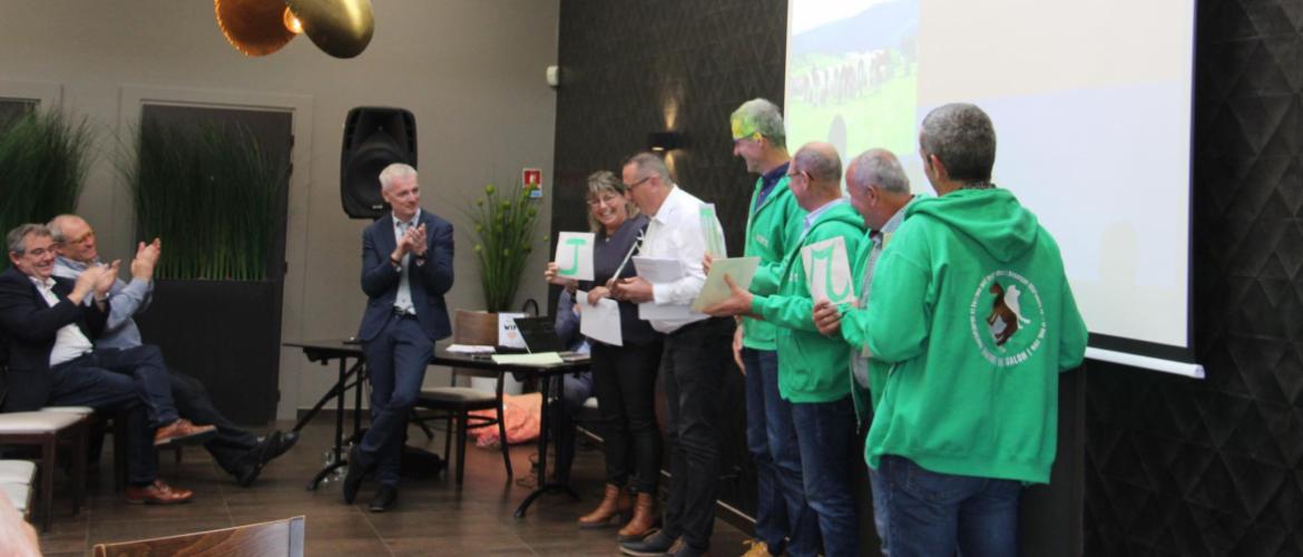 A l'issue de l'assemblée générale de Montbéliarde Association, les amis de Jean-Baptiste Monnet ont rendu hommage à ses années d'engagement. Crédit photo : AC
