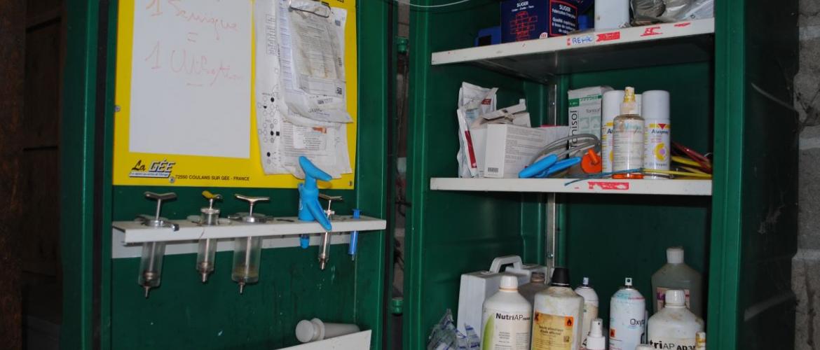 C’est plus pratique lorsque tout est stocké dans la bergerie et au même endroit. Crédit photo : CIIRPO