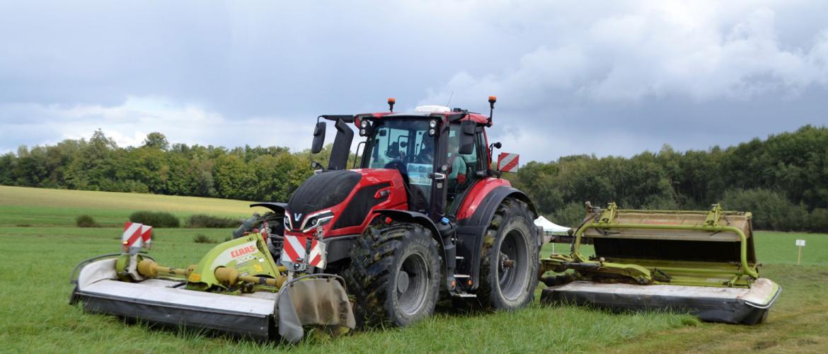 Plusieurs matériels étaient en démonstration sur le site : l’occasion d’échanger sur les débits de chantier, les limites de certaines machines, la qualité des opérations réalisées.