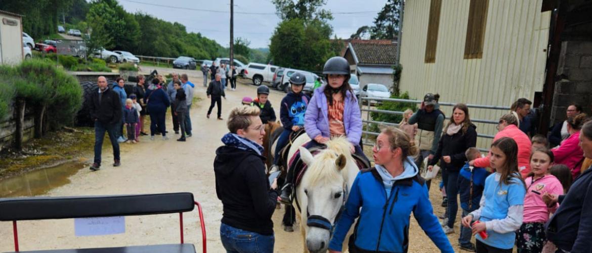 Dans le cadre de l'opération "un dimanche à la ferme", le Gaec des Potheys organise un week-end festif et solidaire. Dans le cadre de l'opération "un dimanche à la ferme", le Gaec des Potheys organise un week-end festif et solidaire.