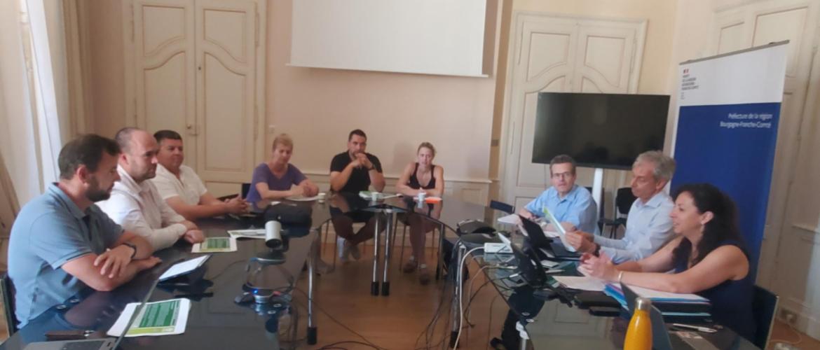 Les responsables professionnels ont abordé les différents sujets prioritaires pour les agriculteurs de Bourgogne Franche-Comté avec Violaine Démaret, la nouvelle préfète de la Région. Crédit photo : FRSEA