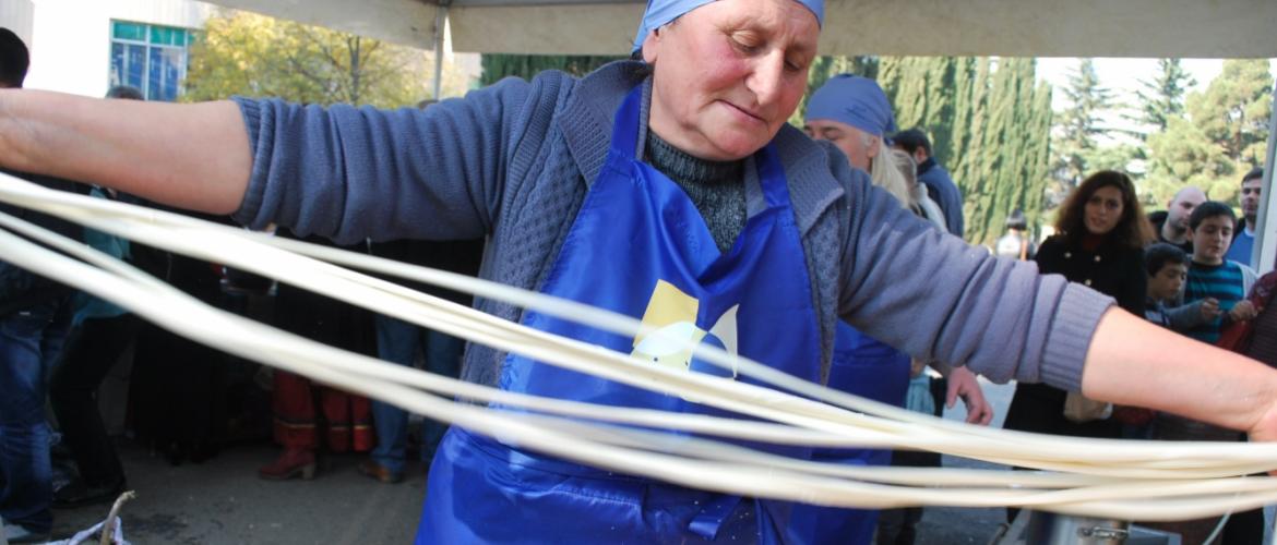 Le tenili est un fromage géorgien à pâte filée, au processus de fabrication complexe. Crédit photo : GeorgianRecipes.net